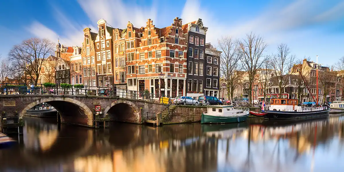 https://todus.blob.core.windows.net/hotelimage/package/slider/amsterdam01.webp