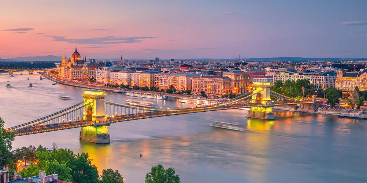 https://todus.blob.core.windows.net/hotelimage/package/slider/budapest00.webp