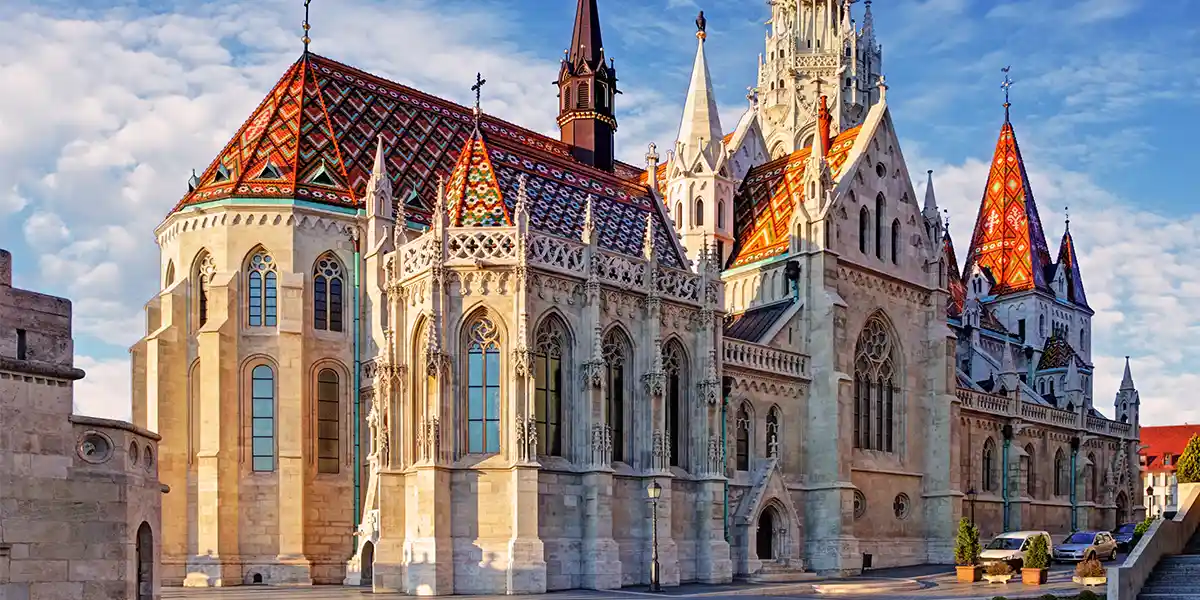 https://todus.blob.core.windows.net/hotelimage/package/slider/budapest01.webp