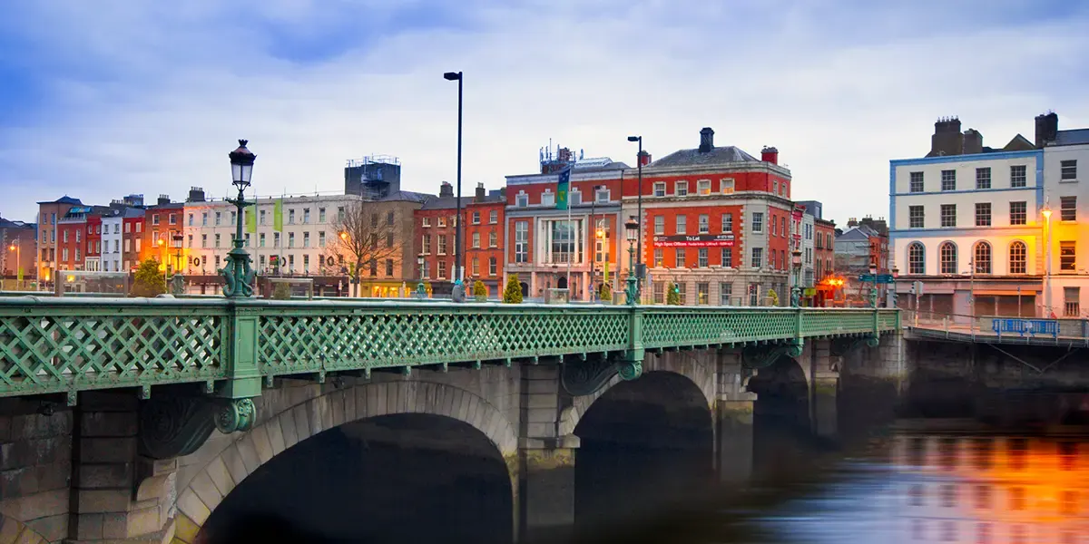 https://todus.blob.core.windows.net/hotelimage/package/slider/dublin8.webp