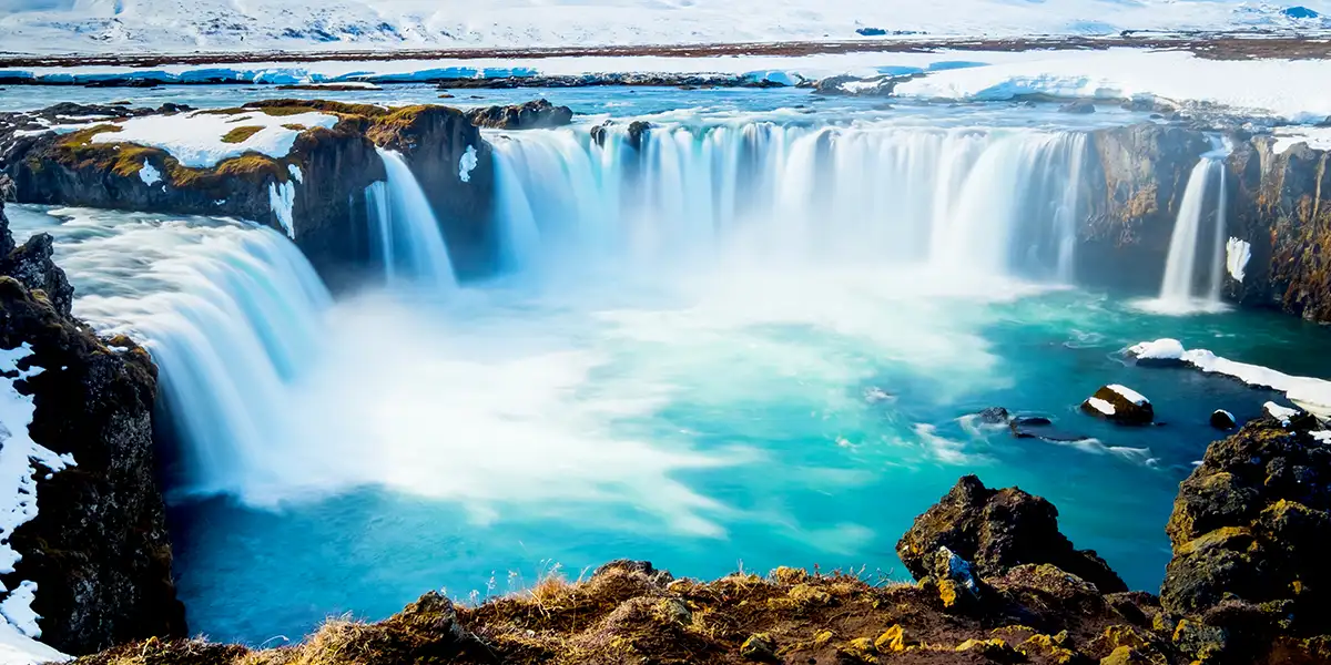 https://todus.blob.core.windows.net/hotelimage/package/slider/iceland2.webp