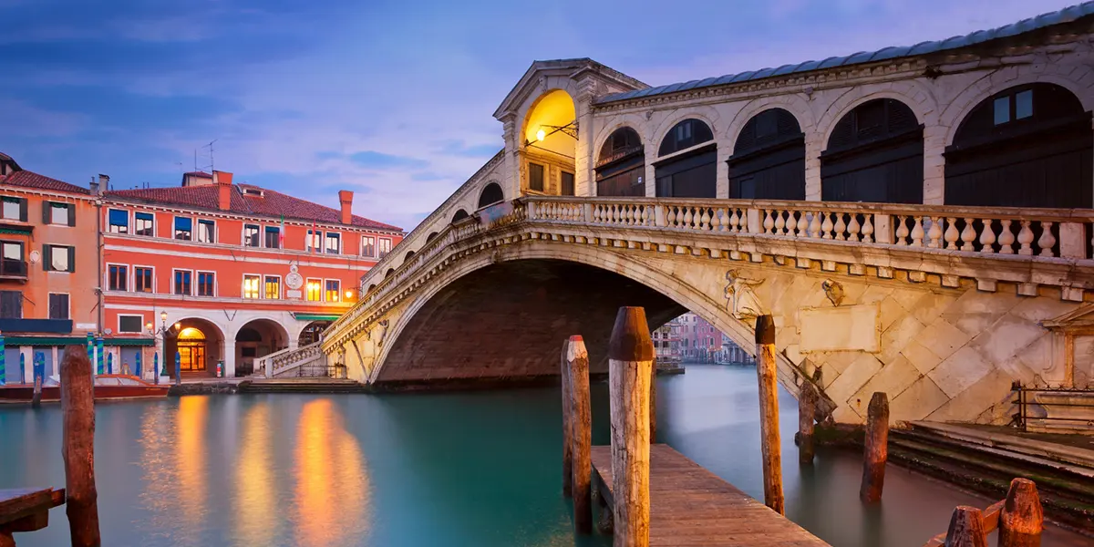 https://todus.blob.core.windows.net/hotelimage/package/slider/venice02.webp