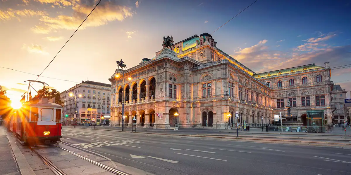 https://todus.blob.core.windows.net/hotelimage/package/slider/vienna0200.webp